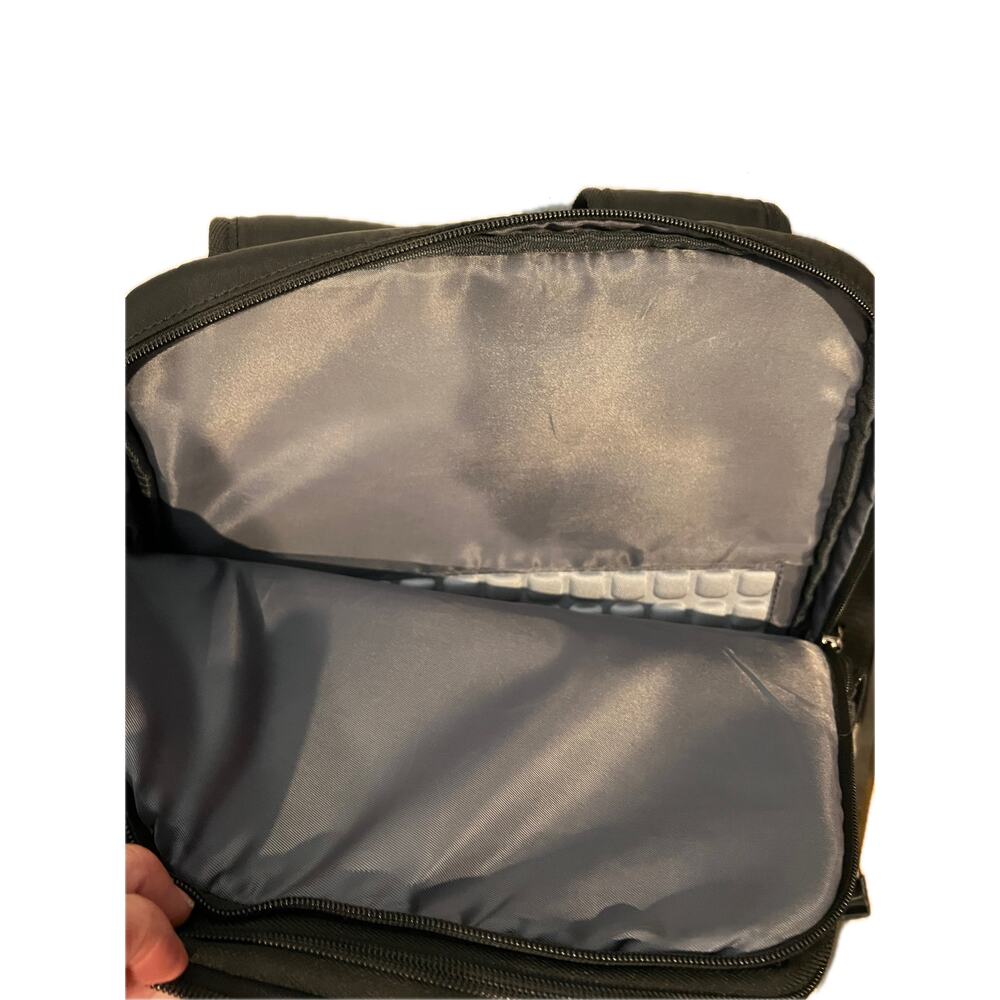 Target Charging Clamshell Gray Padded Charging Backpack - Picture 6 of 7
